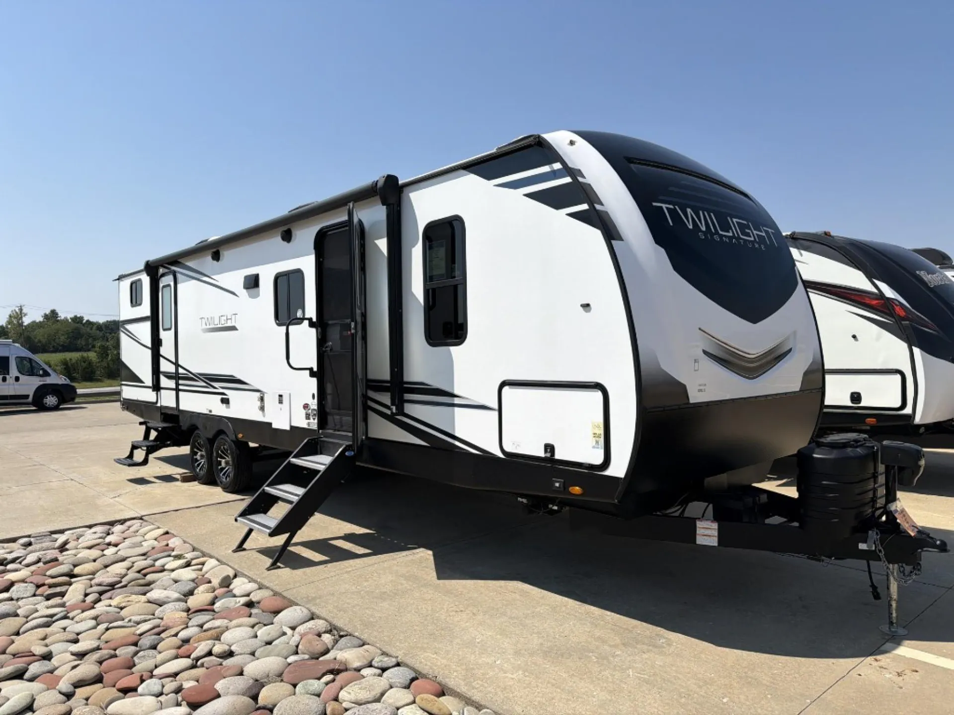 2024 Cruiser RV Twilight Signature 31BH - Photo 2