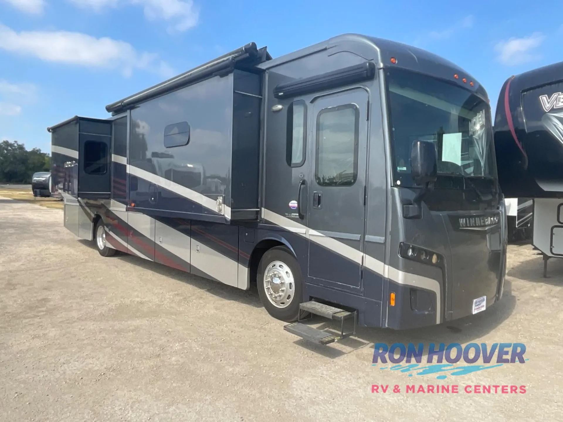 2019 Winnebago Forza 38F - Photo 2