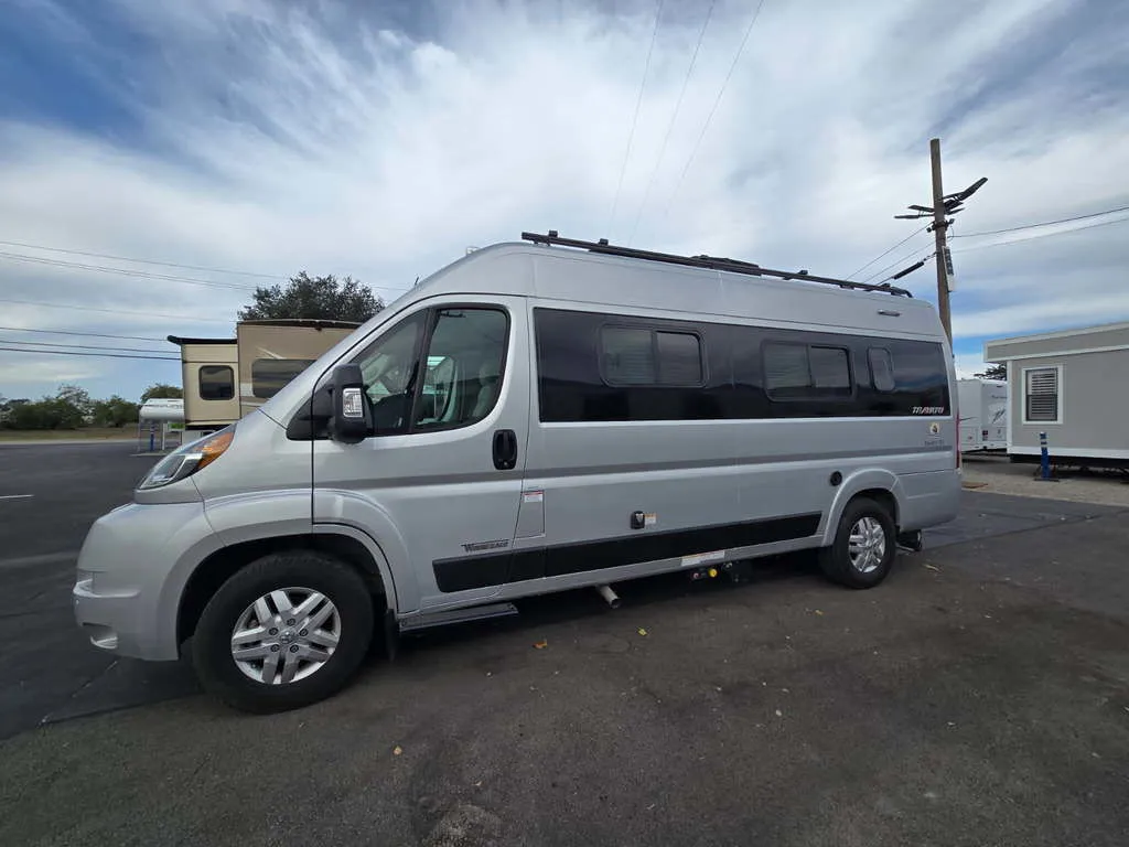 2015 Winnebago Navion 24G - Photo 3