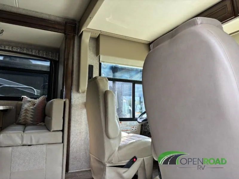 2020 Thor Motor Coach Miramar 35.2 - Photo 3