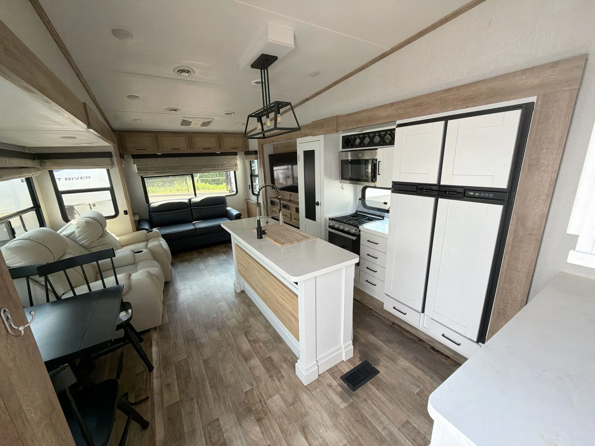 2022 Keystone Arcadia 3660RL — living area main
