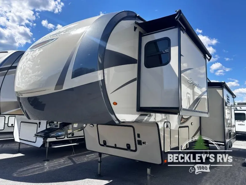 2019 Forest River RV Rockwood Signature Ultra Lite 8299BS - Photo 4