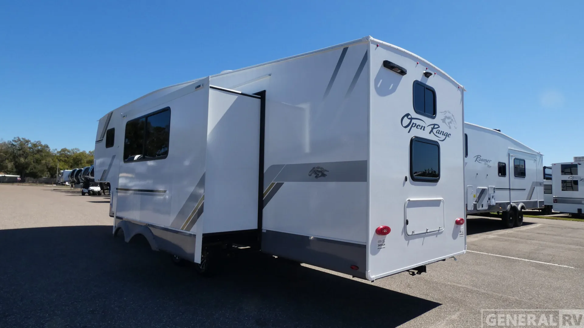 2026 Highland Ridge RV Roamer Light Duty 28DBSS - Photo 4