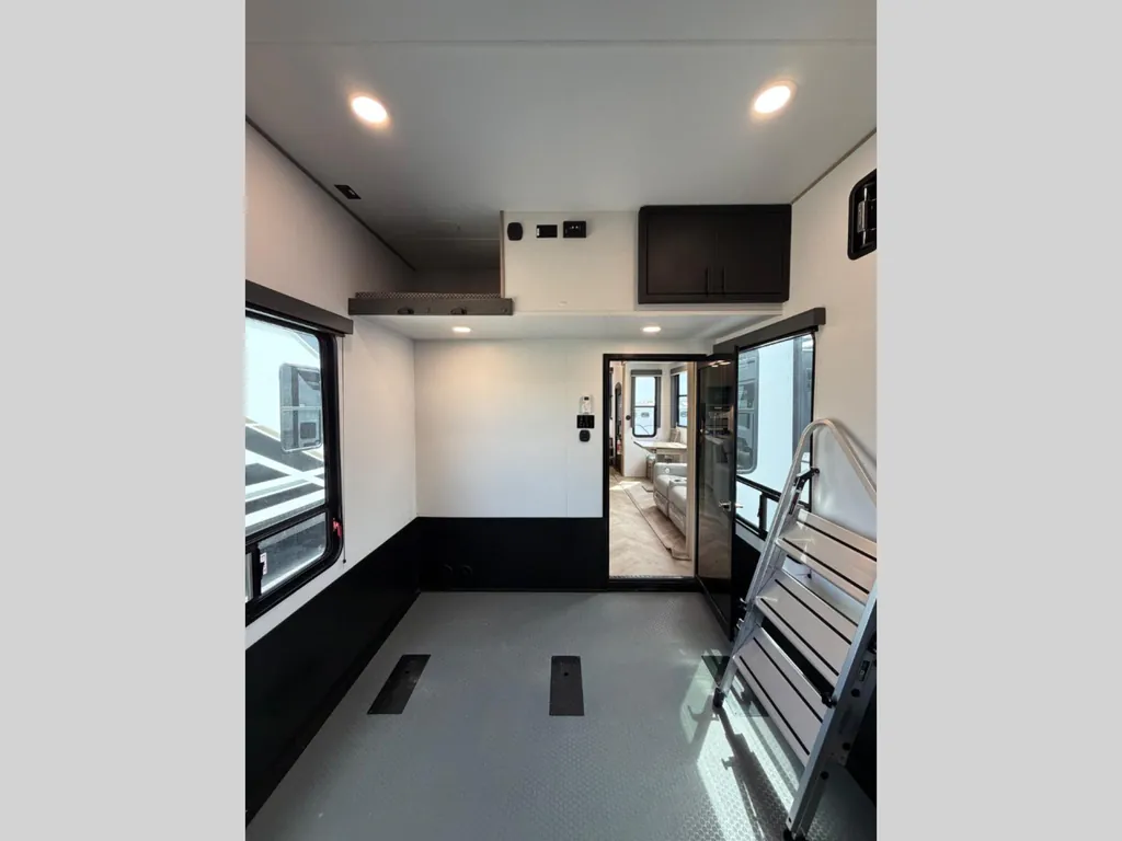 2026 Keystone Raptor 420, Photos photo 7
