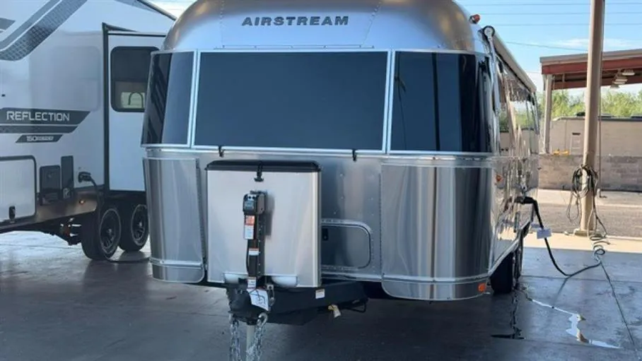 2027 Airstream Globetrotter 27FB - Photo 3