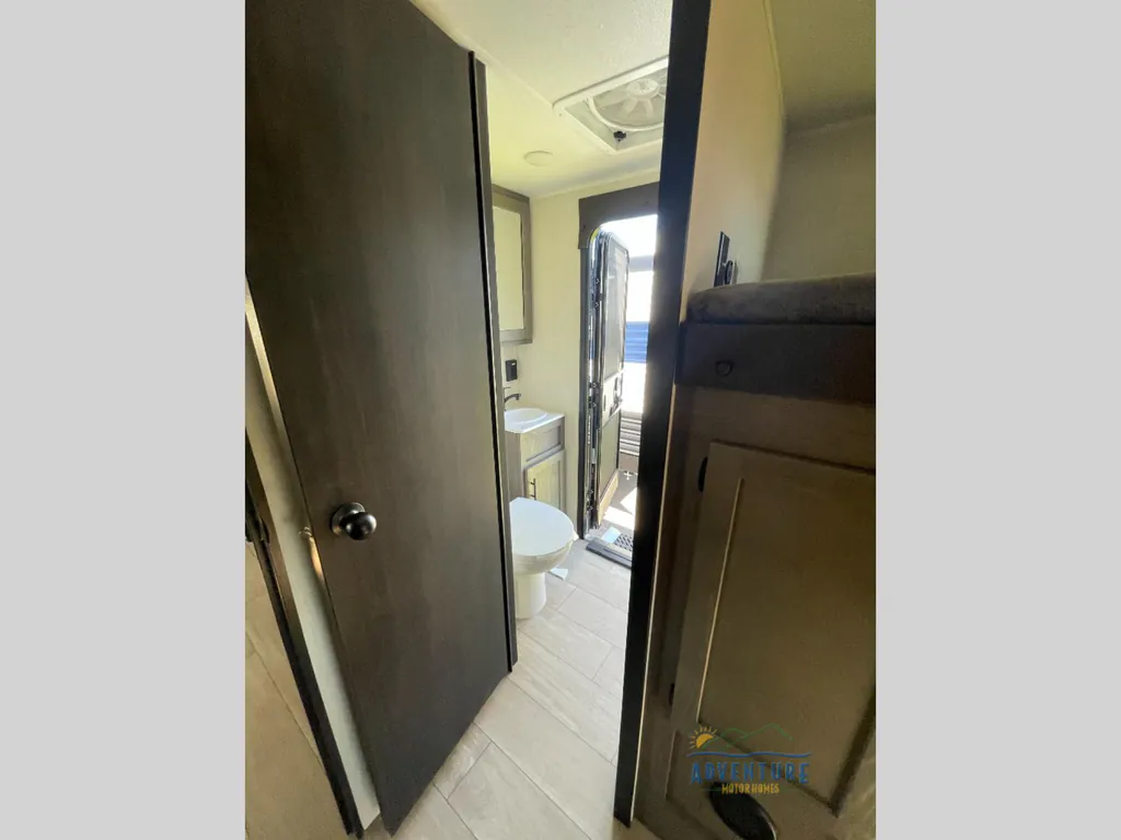 2026 Forest River Cherokee Alpha Wolf 33BH, Photos photo 23