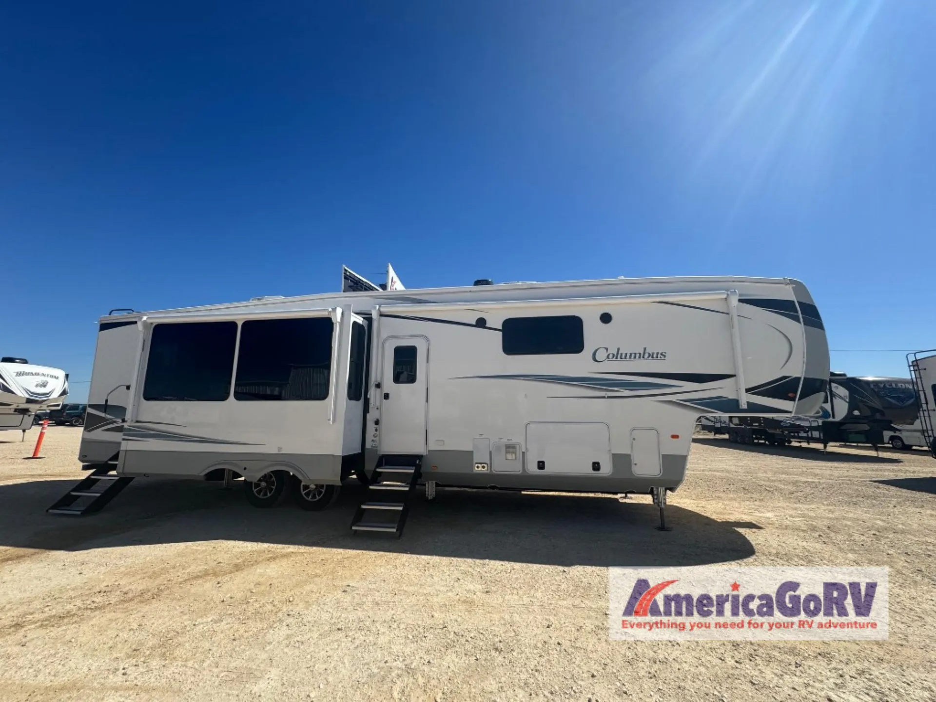 2022 Palomino Columbus 384RK - Photo 4