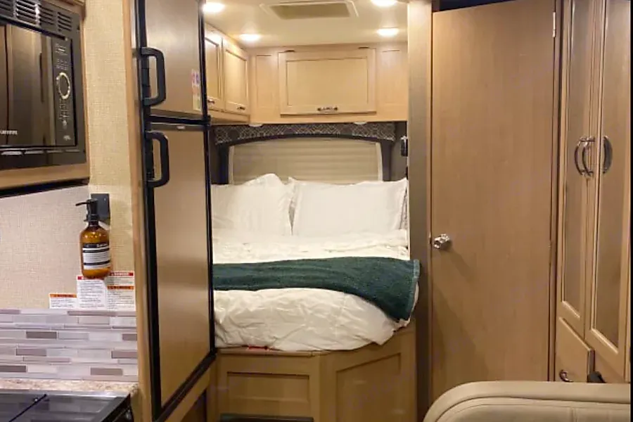 2019 Thor Motor Coach Chateau 22E, Photos photo 4