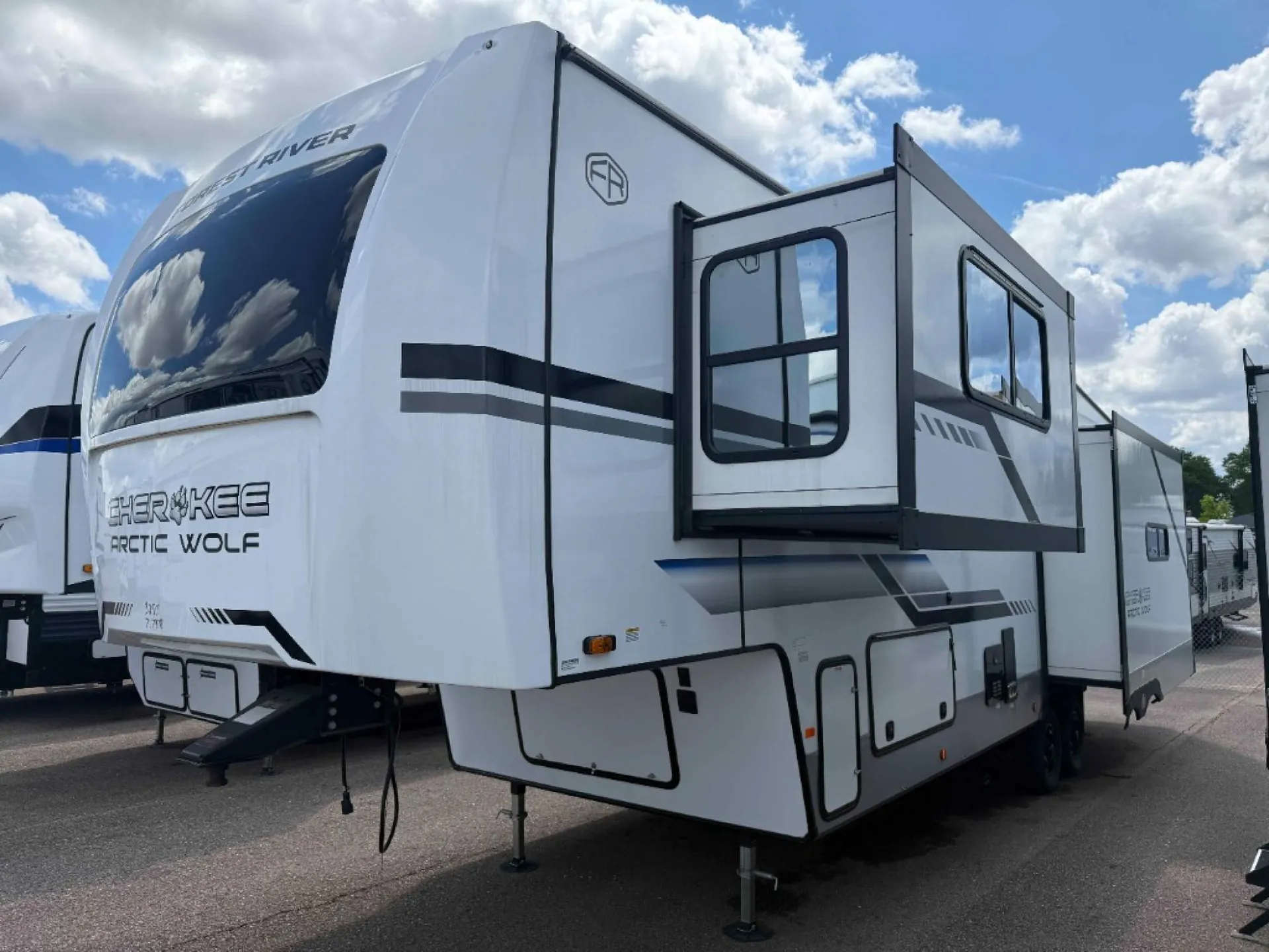 2025 Forest River Cherokee Arctic Wolf Suite 3250 SUITE - Photo 2