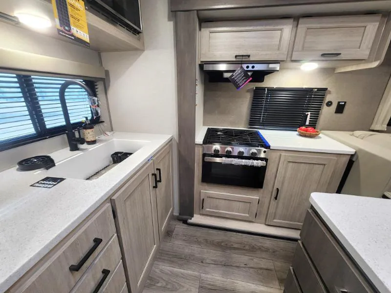2026 Coachmen Catalina Legacy Edition 323MAZE, Photos photo 7