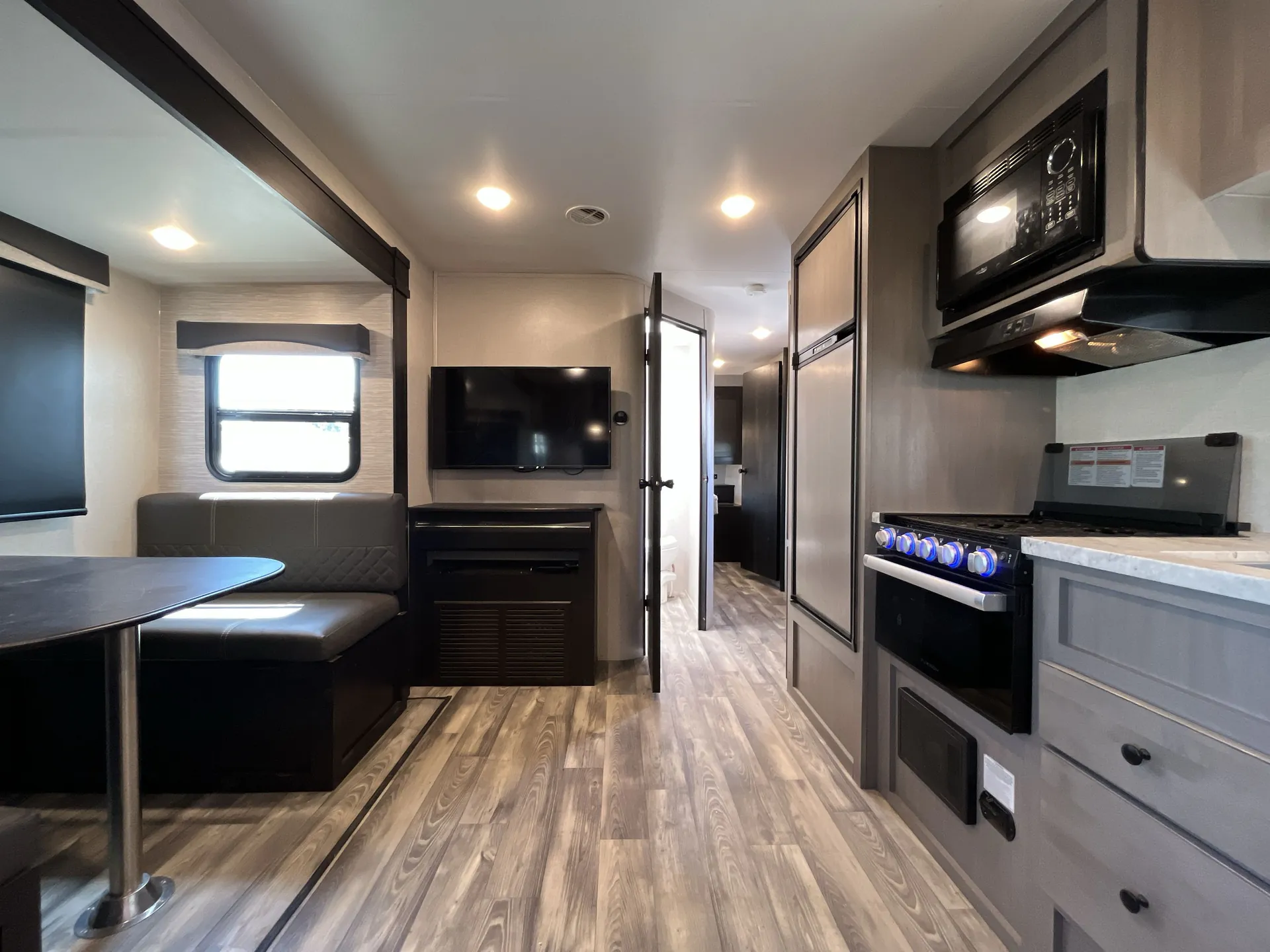 2022 Highland Ridge Mesa Ridge S-Lite 242RL — living area main