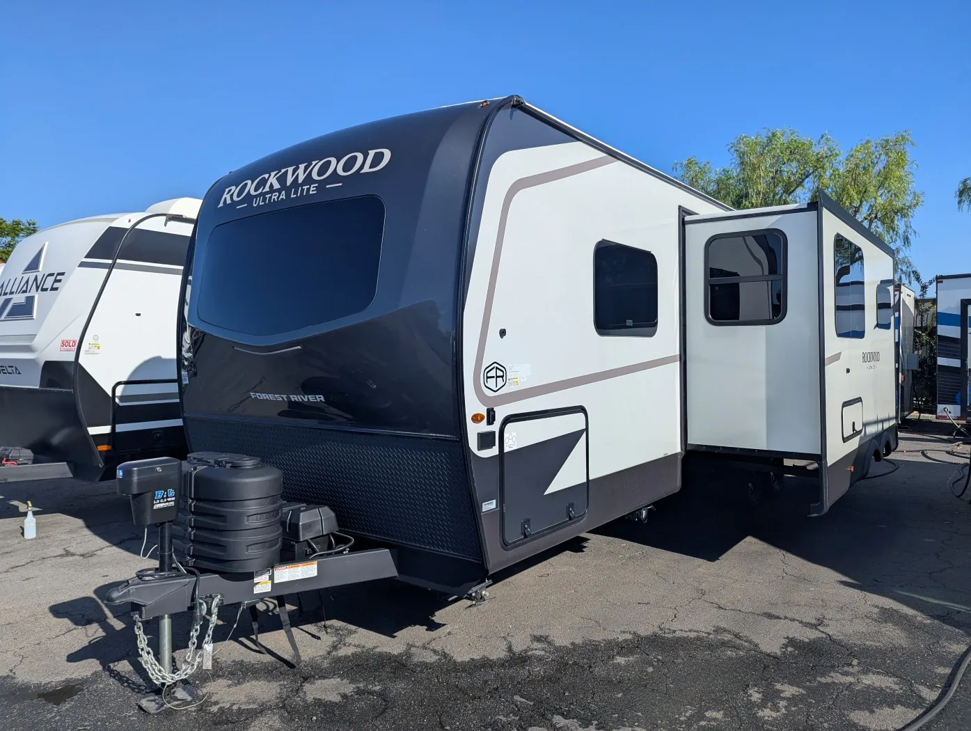 2027 Forest River Rockwood Ultra Lite 2706BH - Photo 4