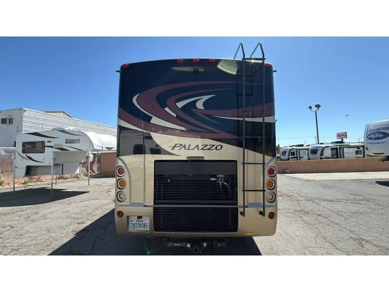2015 Thor Motor Coach Palazzo Used    35.1 - Photo 3