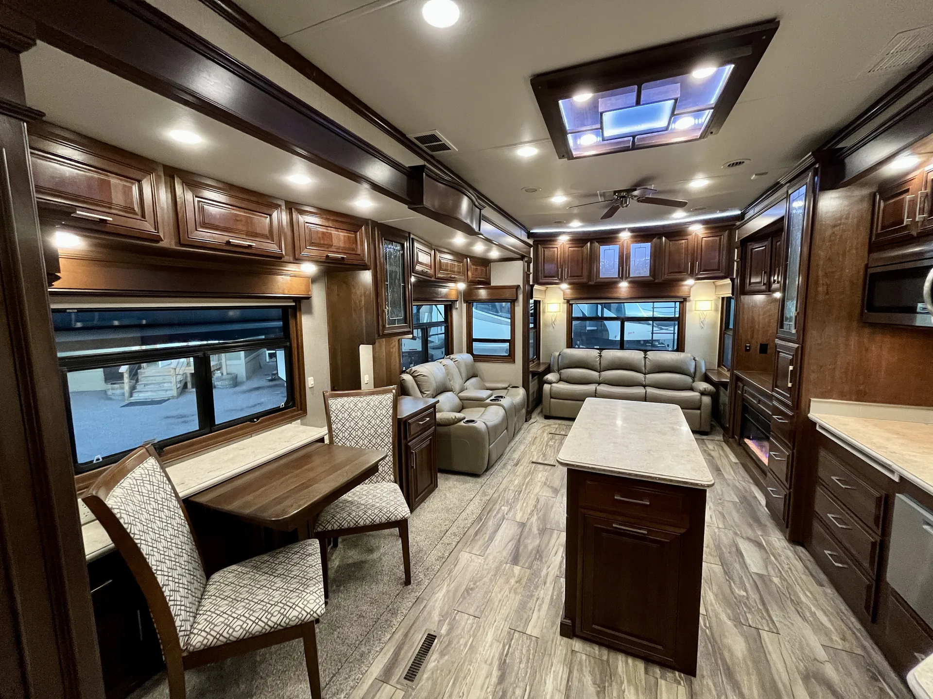 2018 DRV Mobile Suites 40KSSB4 - Photo 4