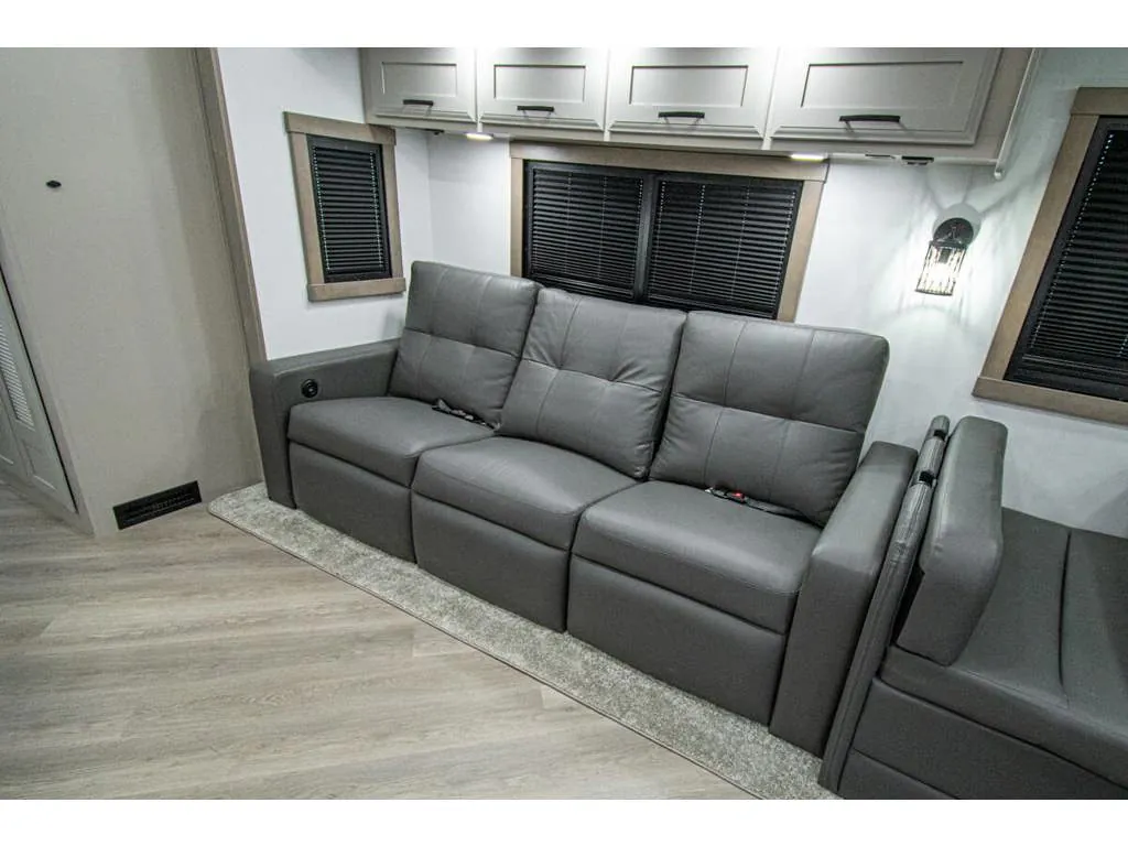 2027 Entegra Coach Emblem 36U, Photos photo 10