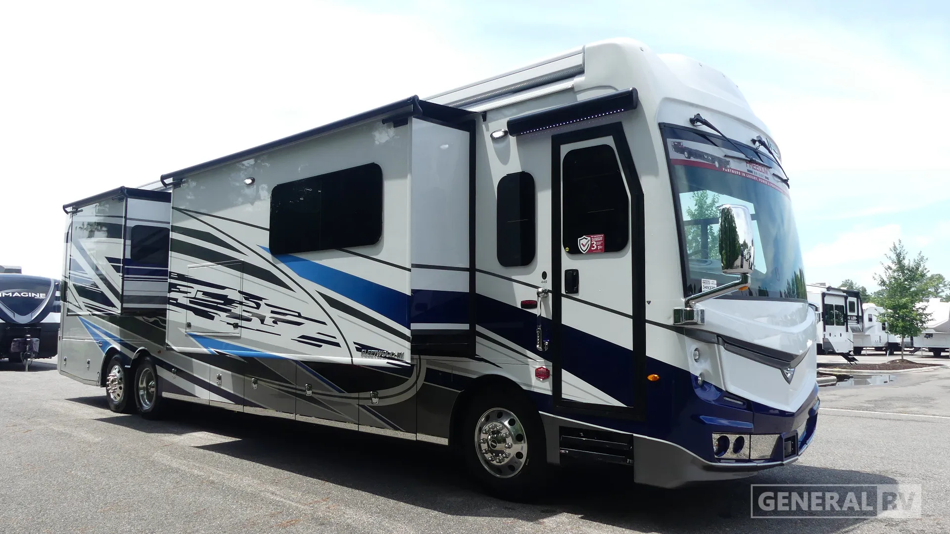 2026 Fleetwood Discovery LXE 44S - Photo 2
