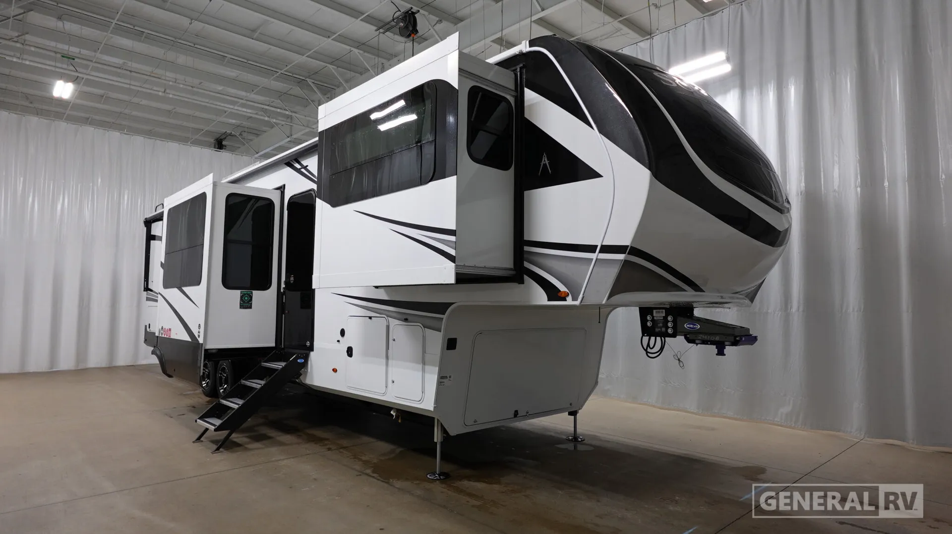 2026 Grand Design Solitude 380FL - Photo 2