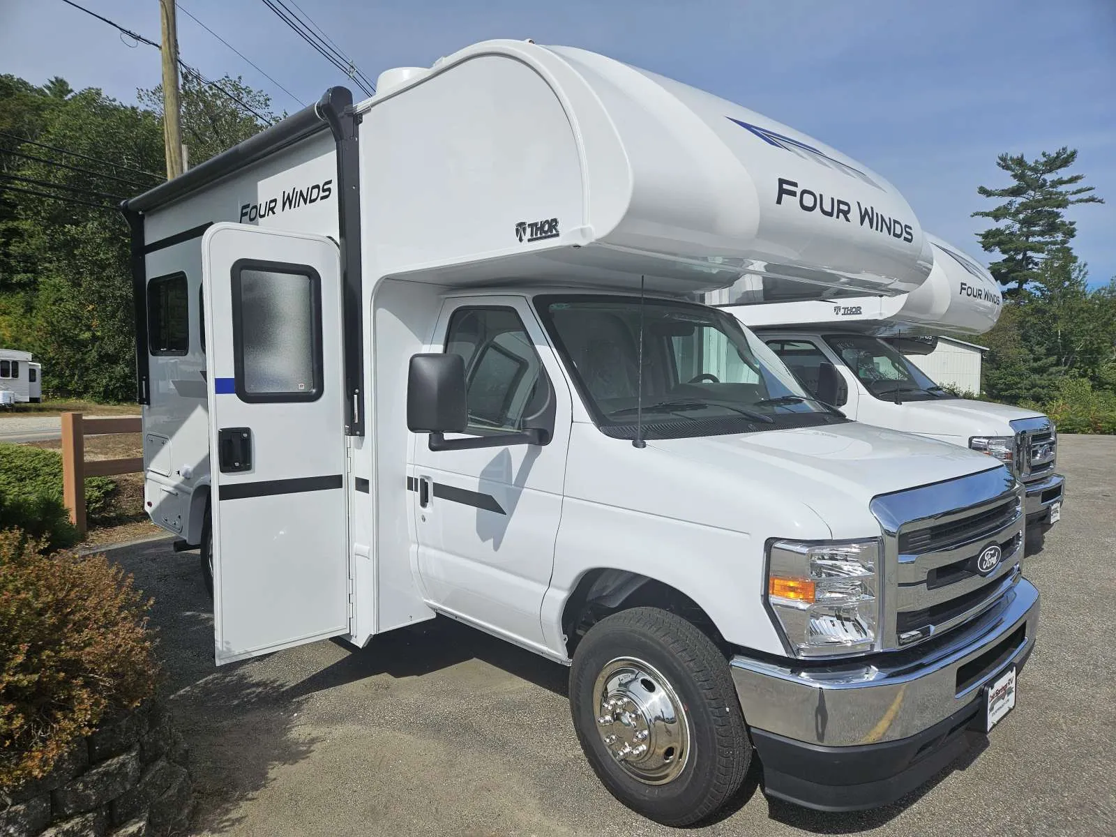 2026 Thor Motor Coach Four Winds 19Z - Photo 2