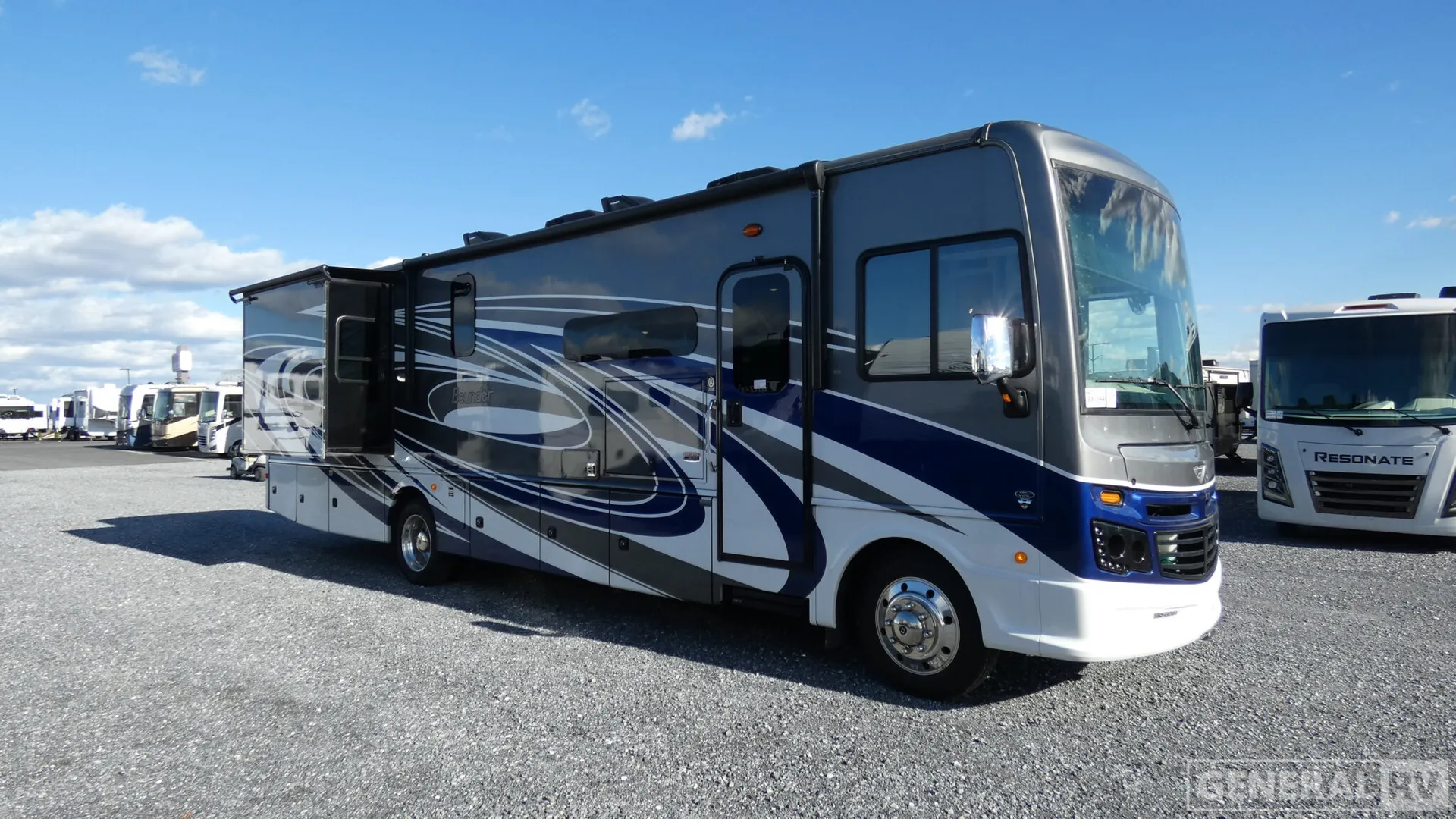 2023 Fleetwood Bounder 35K - Photo 2