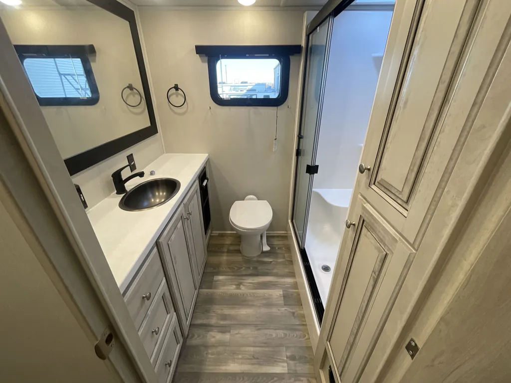 2022 Forest River Cardinal Luxury 380RLX, Photos photo 26