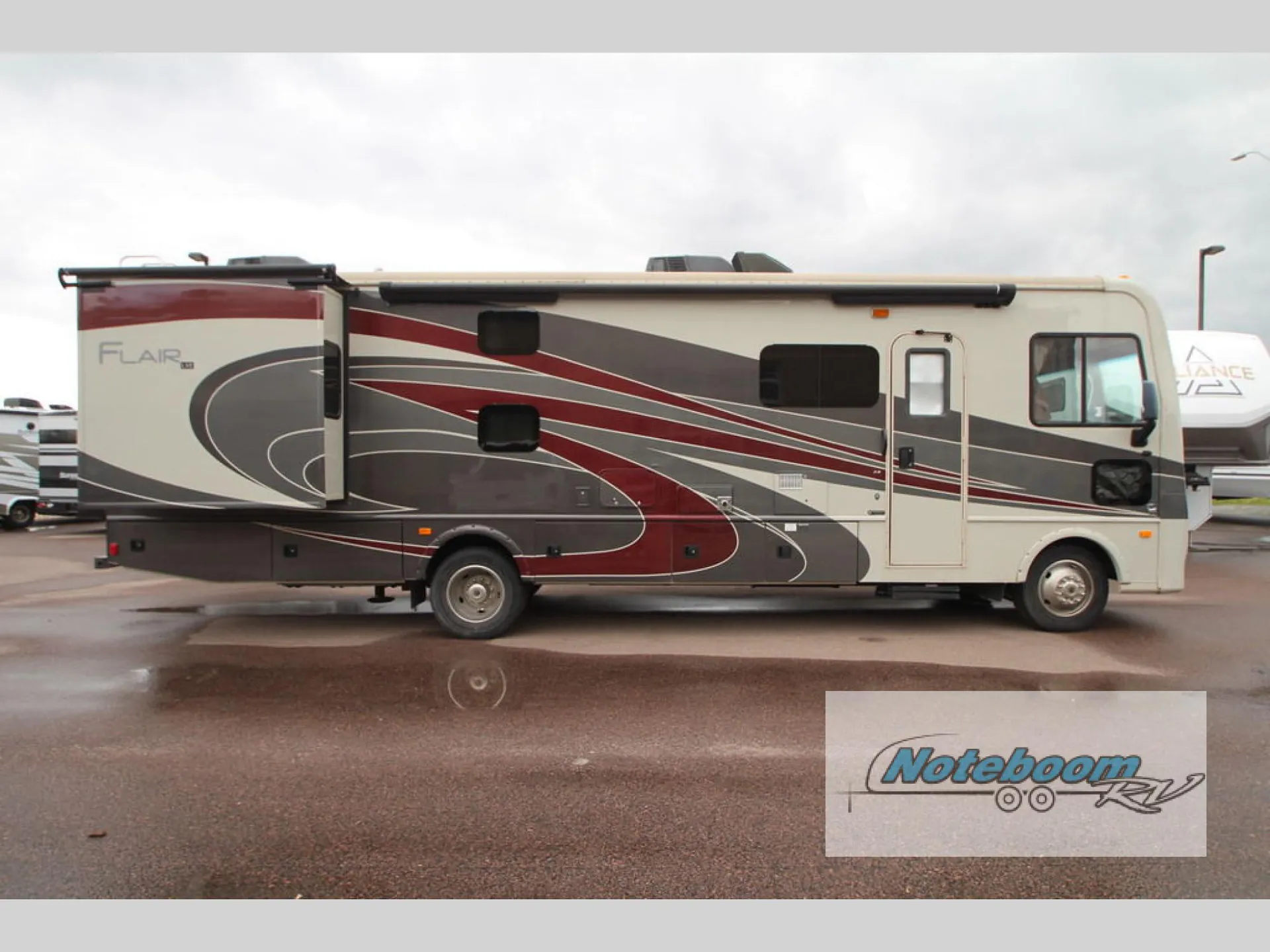 2018 Fleetwood Flair LXE 31B - Photo 2