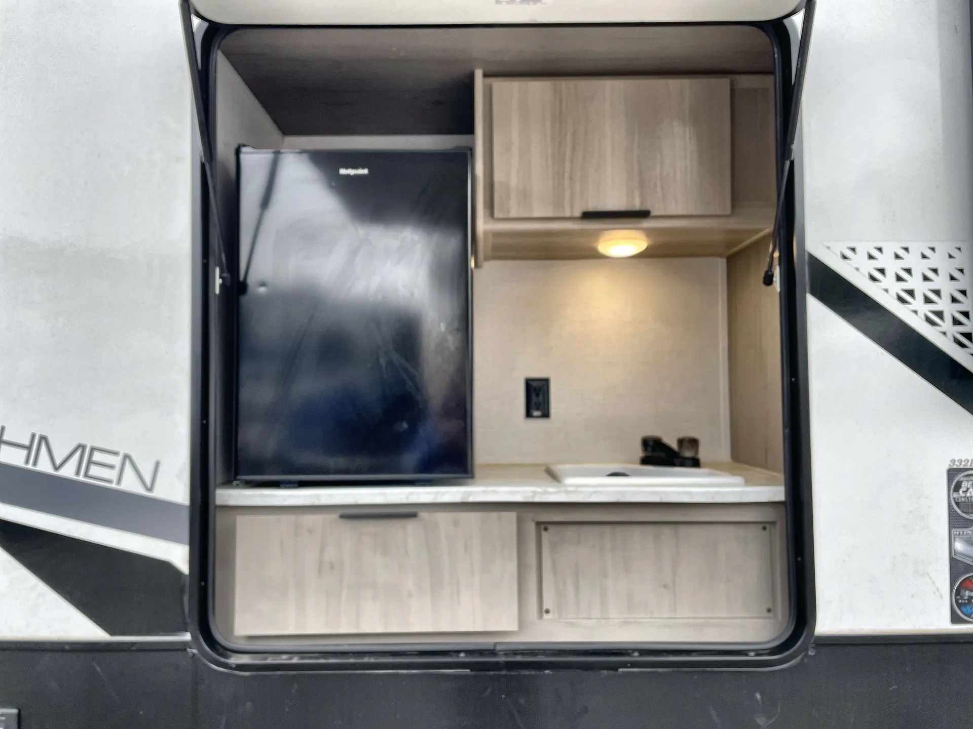 2025 Dutchmen Kodiak Ultra-Lite Ultra-Lite 332BHSL — living area main