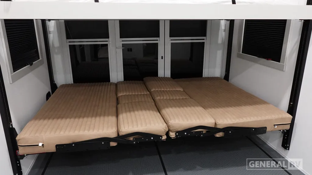 2026 Brinkley Model G 4000, Photos photo 37