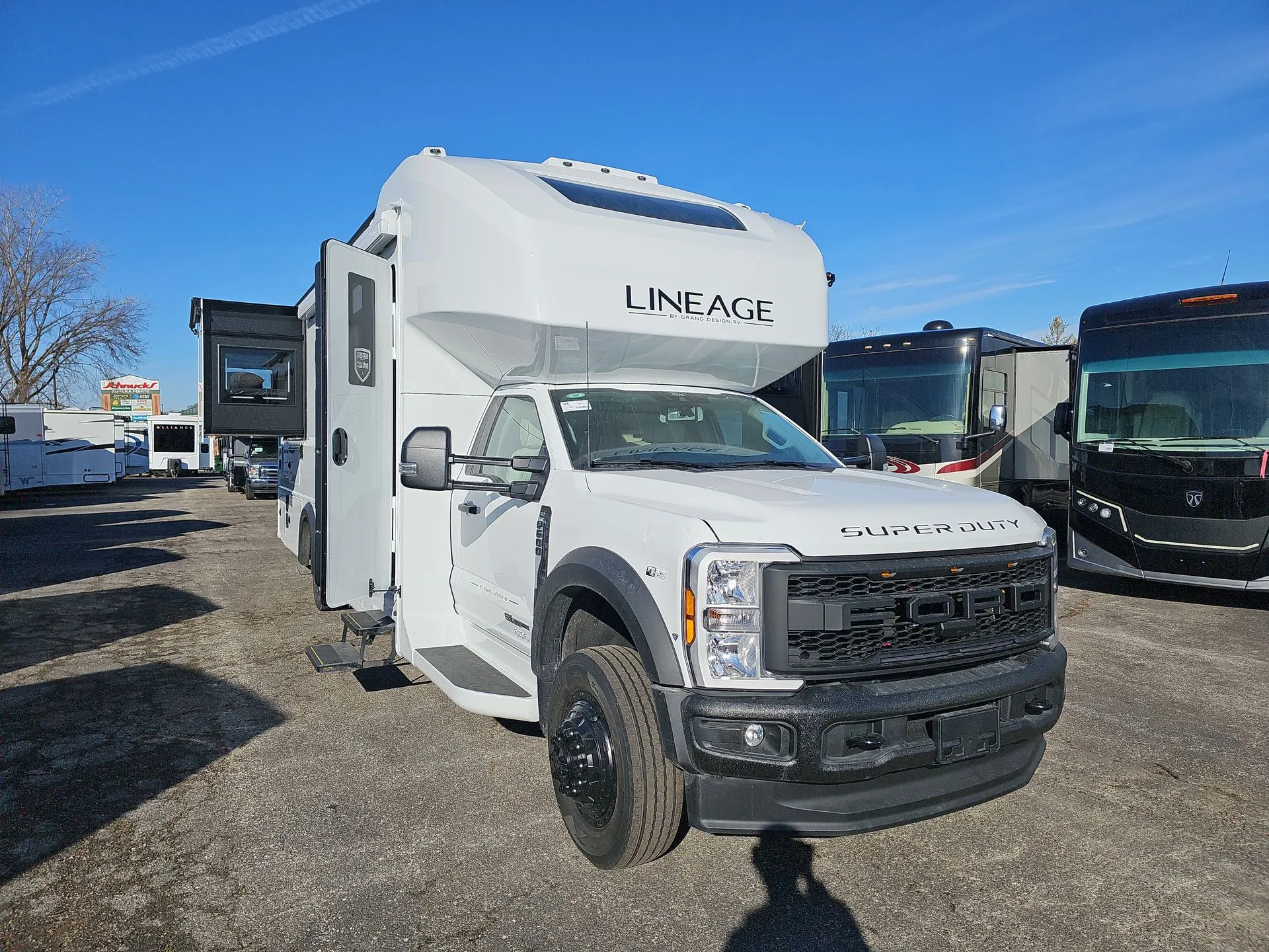 2026 Grand Design Lineage Series F 31ZW - Photo 2