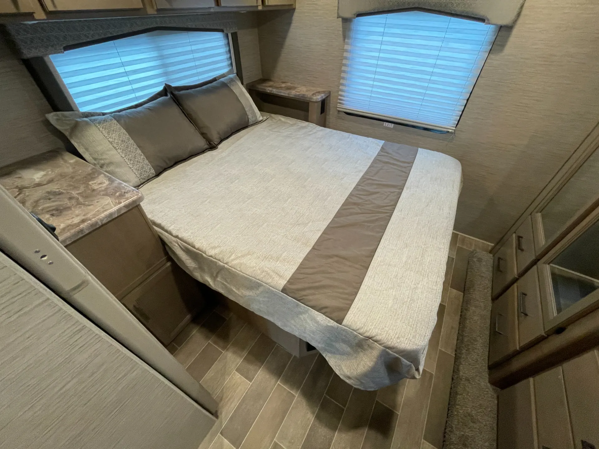 2022 Thor Motor Coach Chateau 31WV - Photo 4