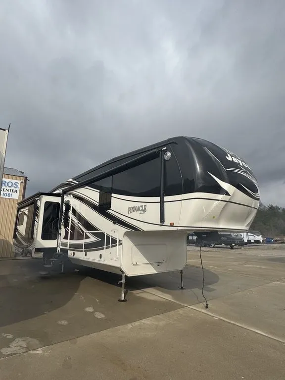 2015 Jayco Pinnacle 36FBTS - Photo 3