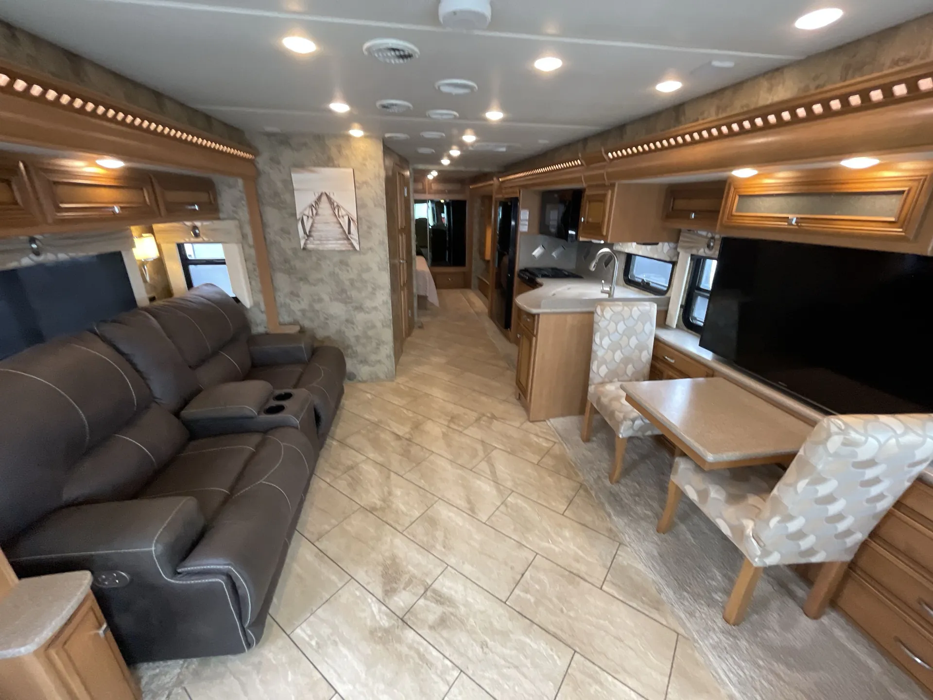 2017 Newmar Bay Star 3333 — living area main