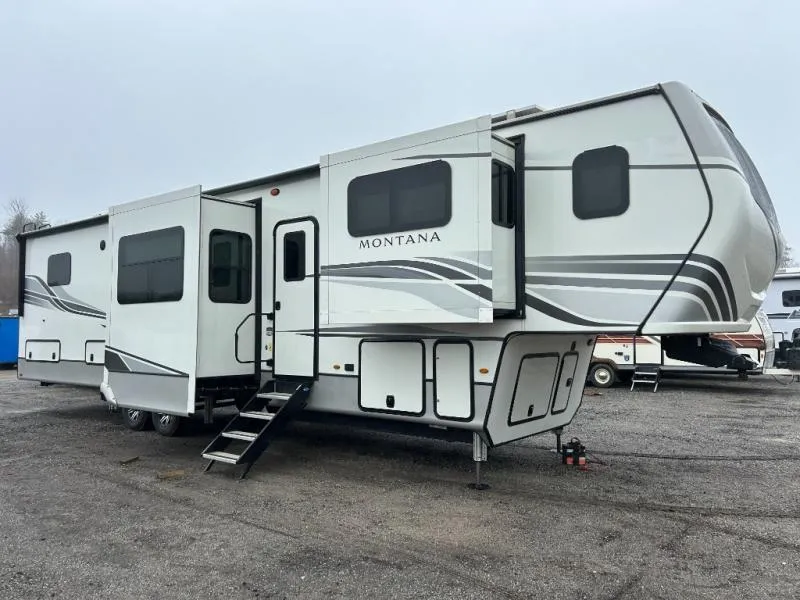 2024 Keystone Montana 3941FO - Photo 2