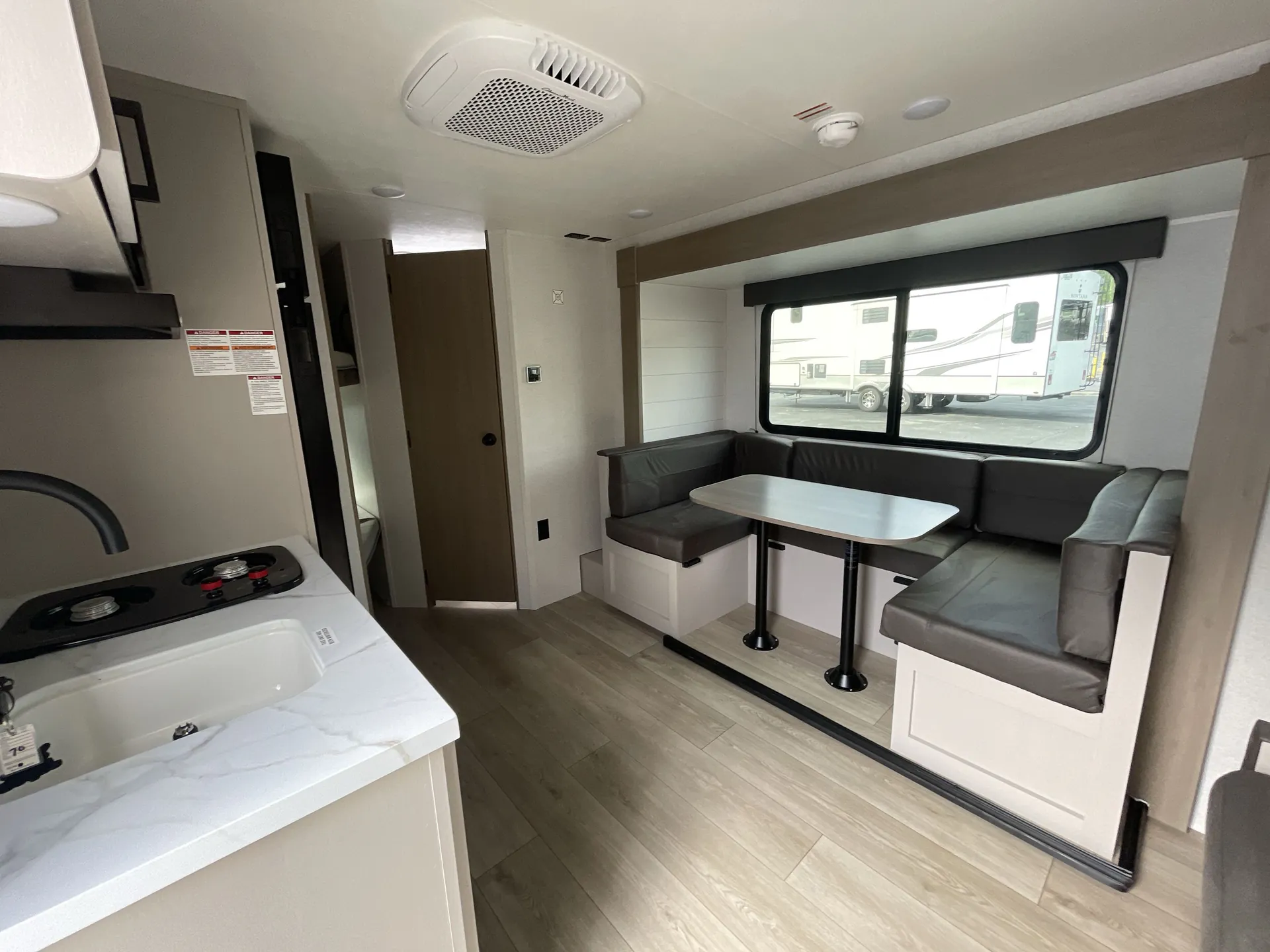 2027 Jayco Jay Flight 197MB - Photo 3