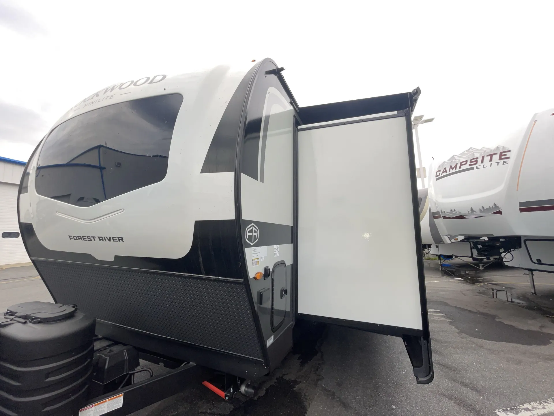 2027 Forest River Rockwood Mini Lite 2523MBR — off campside