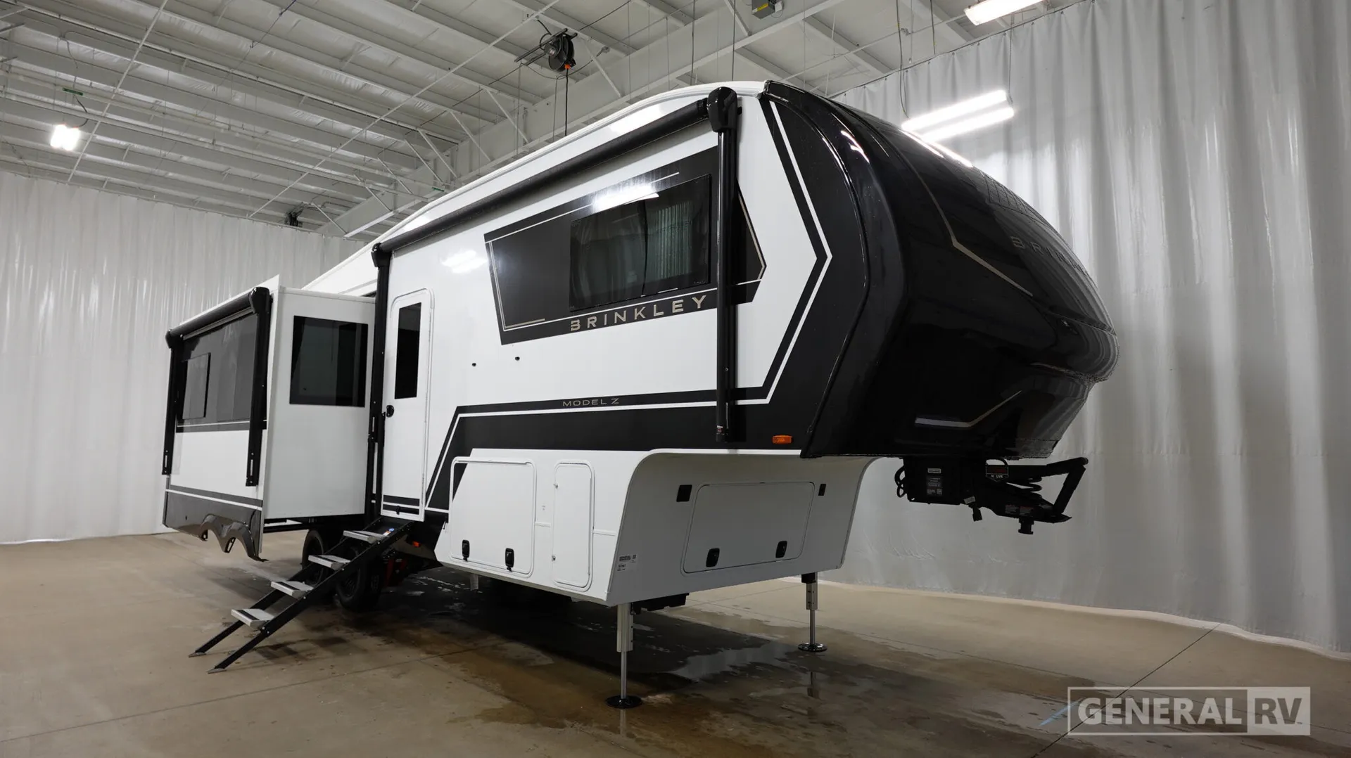 2027 Brinkley Model Z 2900 - Photo 2
