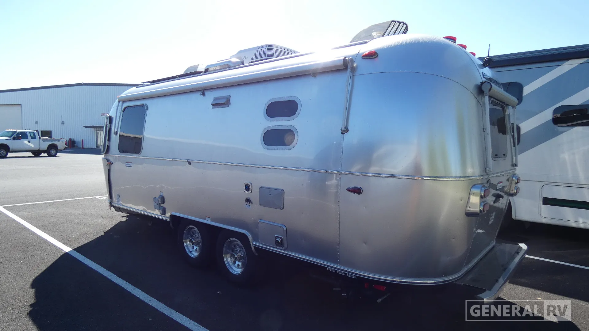 2024 Airstream International 23FB - Photo 4