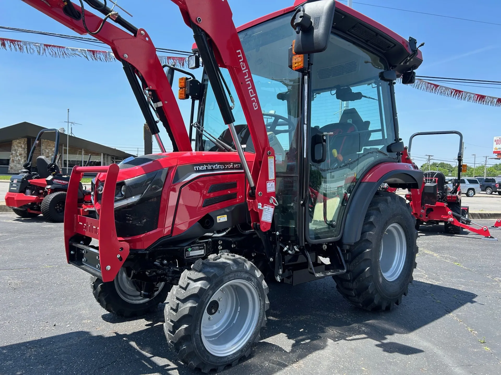 2026 Mahindra 2126 2126 HST - Main photo