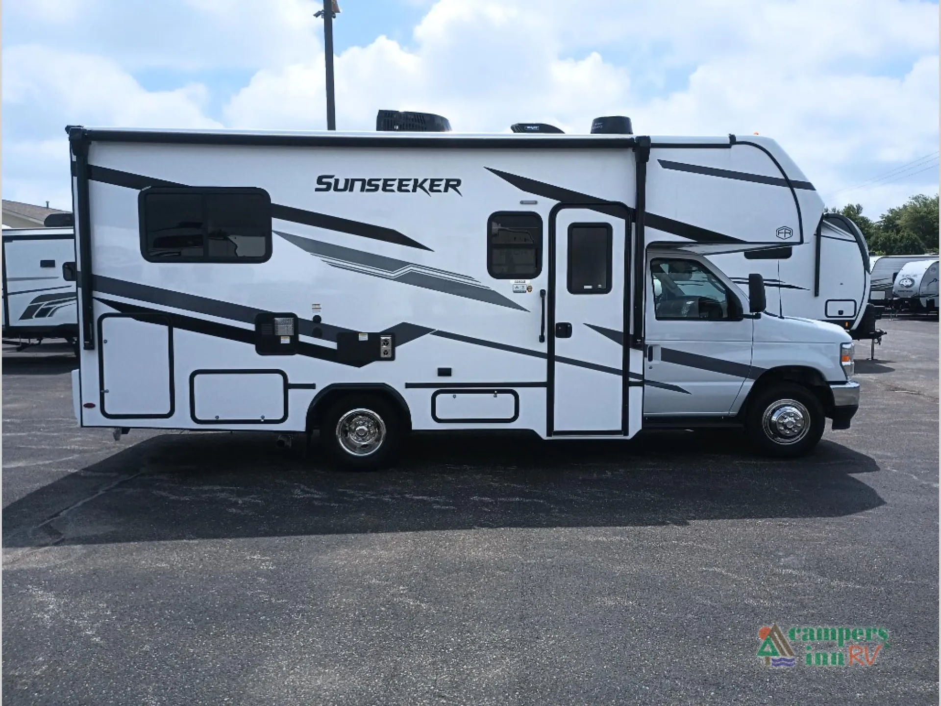 2026 Forest River Sunseeker LE 2350LE - Photo 4