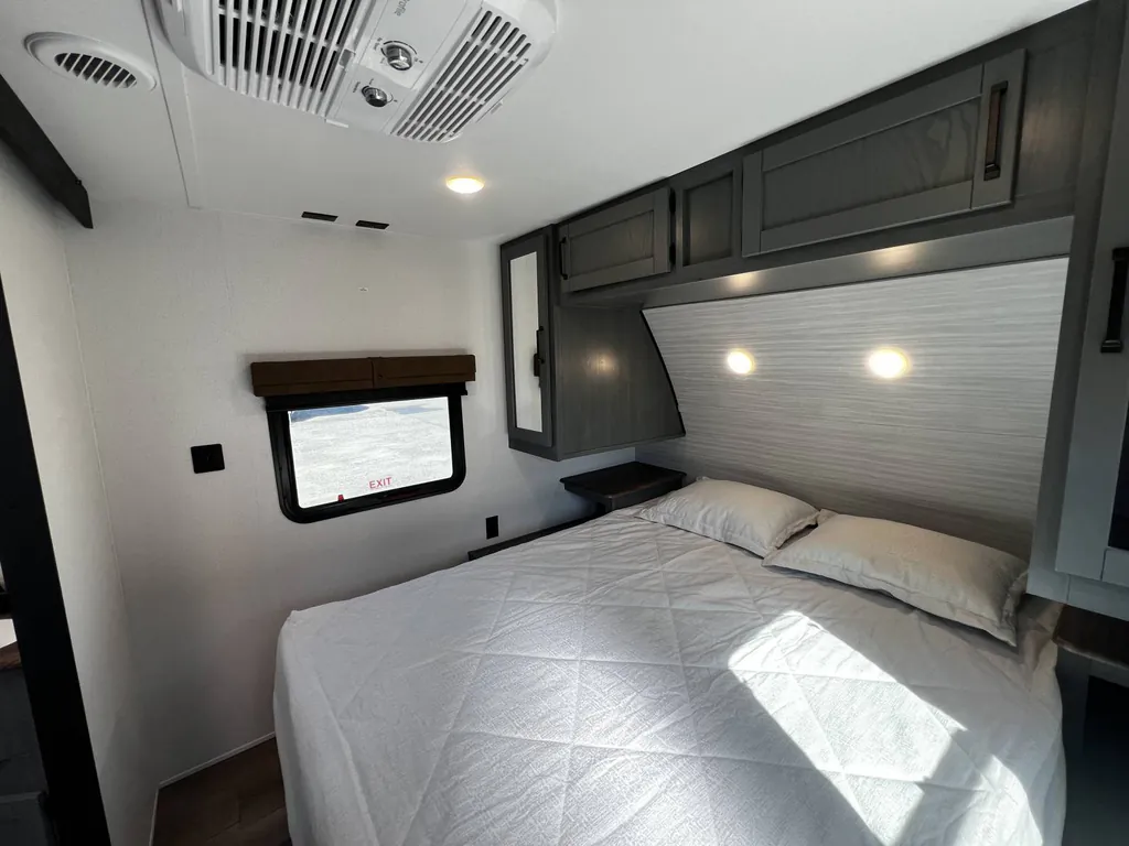 2027 Palomino Puma 337BH, Photos photo 21