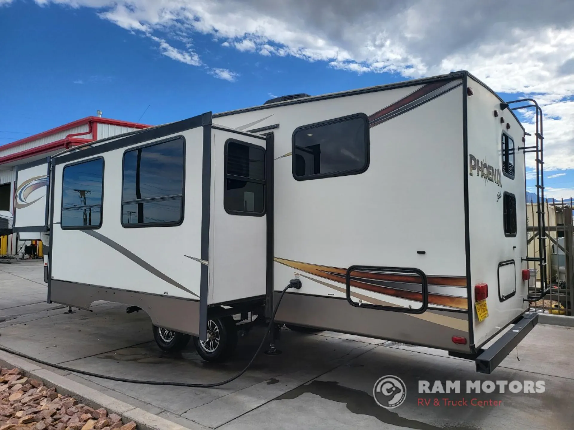 2019 Shasta Phoenix Lite 295BH - Photo 3
