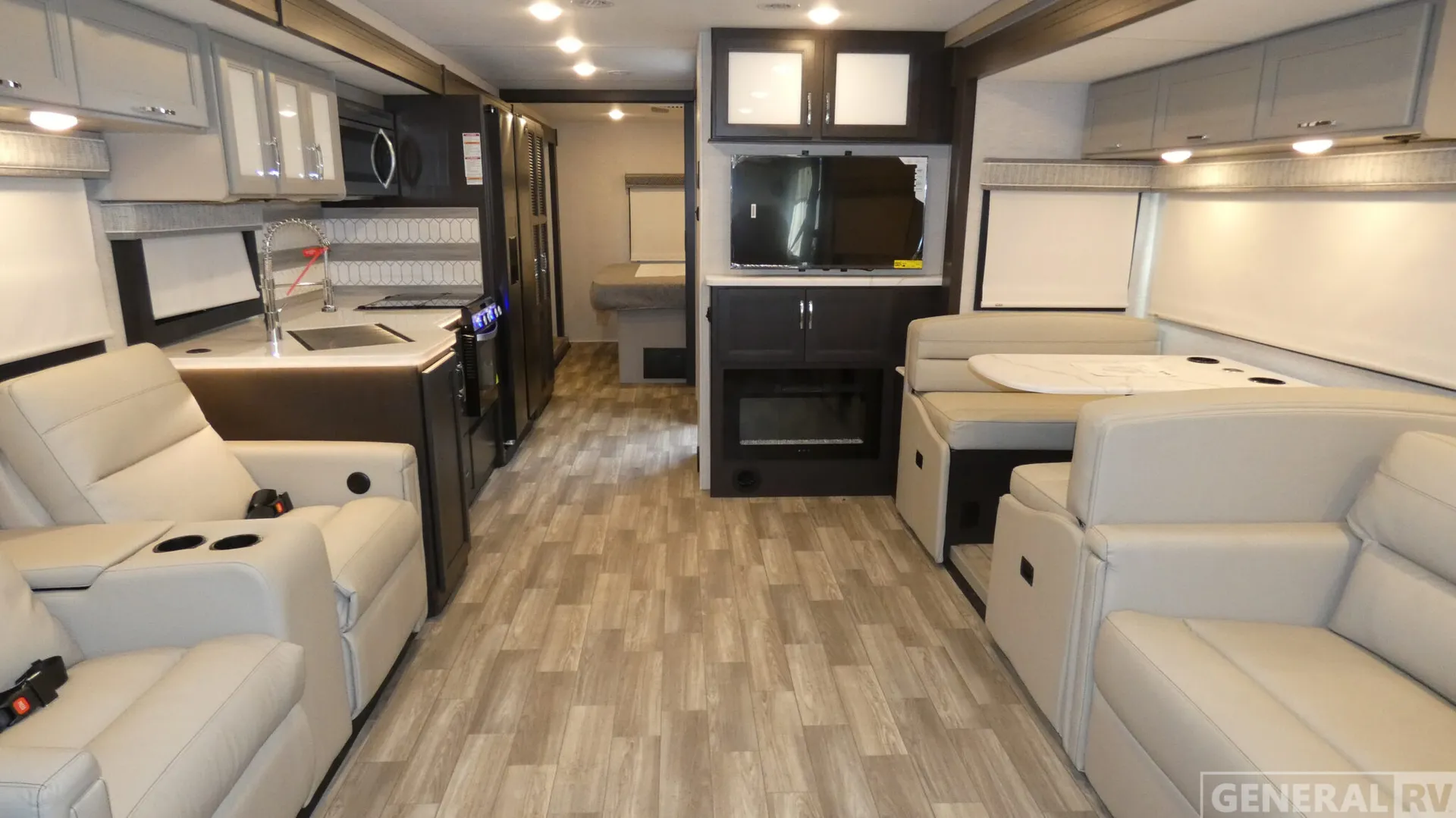 2026 Thor Motor Coach Luminate CC35 - Photo 3