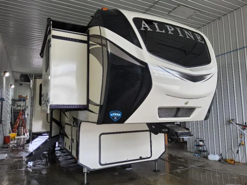 2018 Keystone RV Alpine 3800FK - Main photo