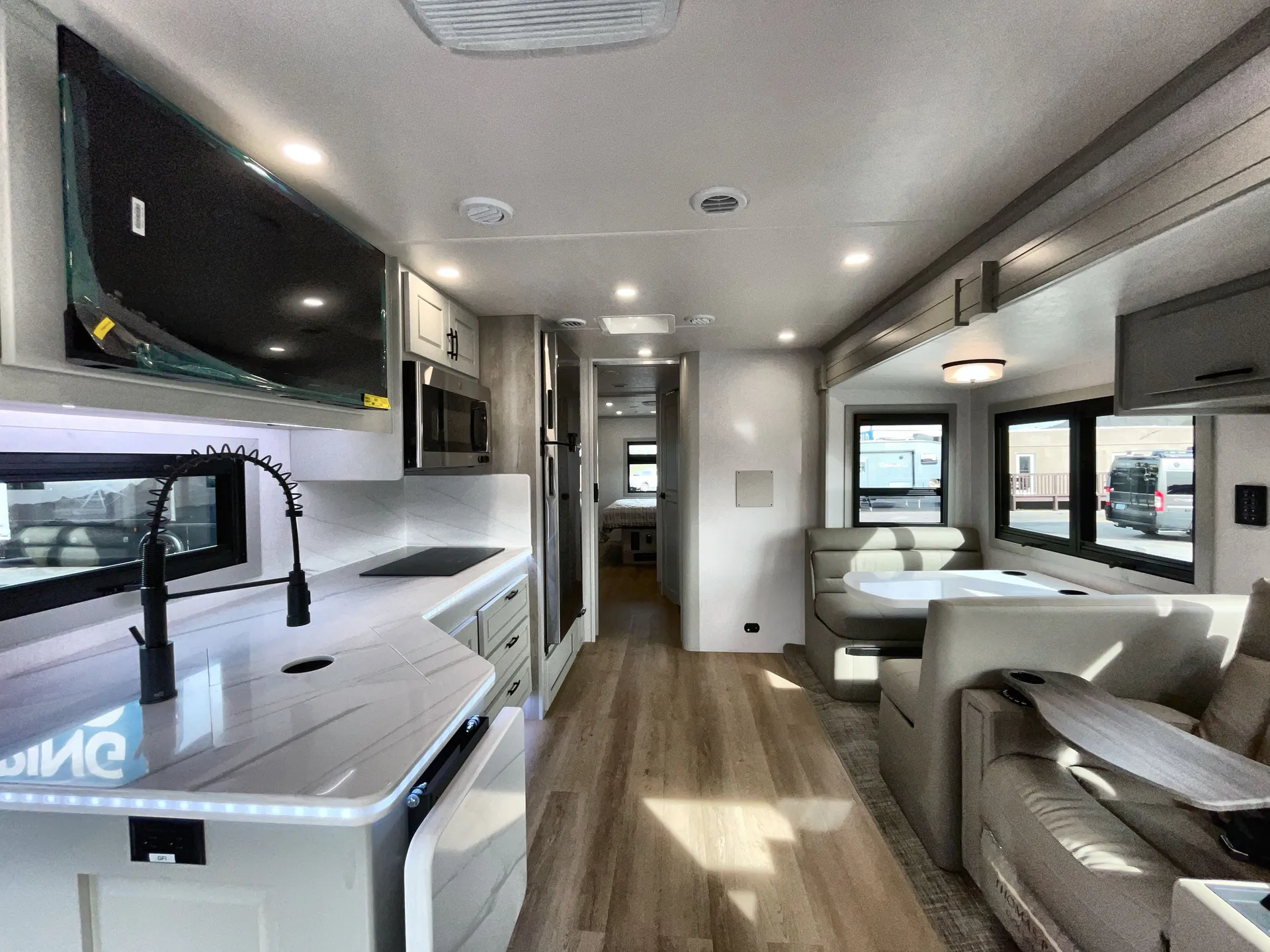 2026 dynamax Dx3 37BD - Photo 3