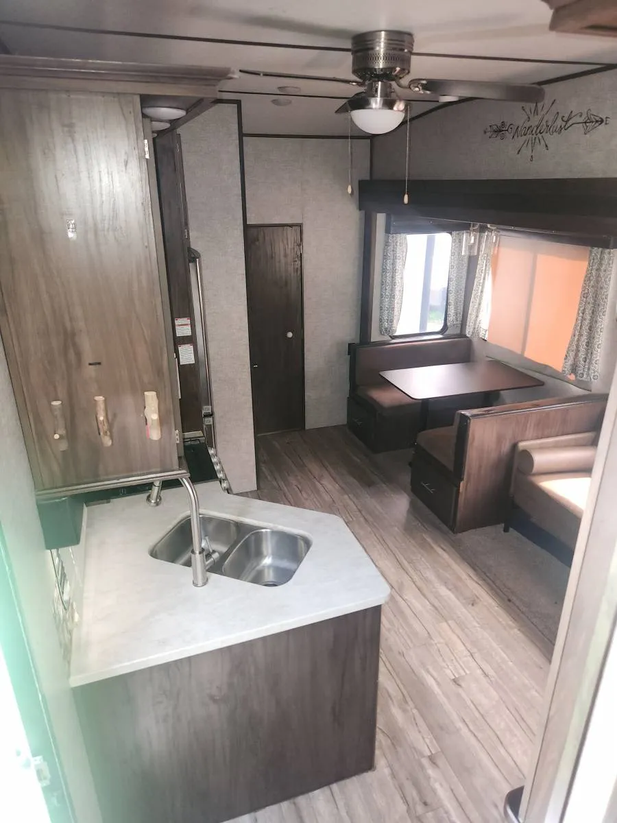 2019 Forest River Cherokee Arctic Wolf 315TBH8, Photos photo 5