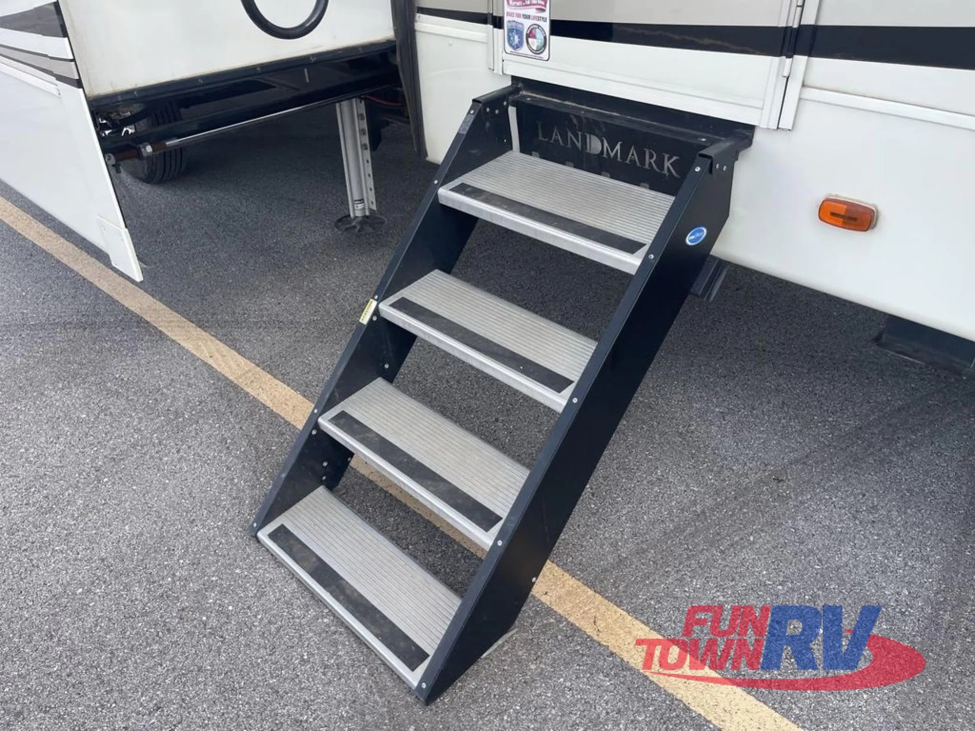 2021 Heartland Landmark Fifth Wheel Tucson