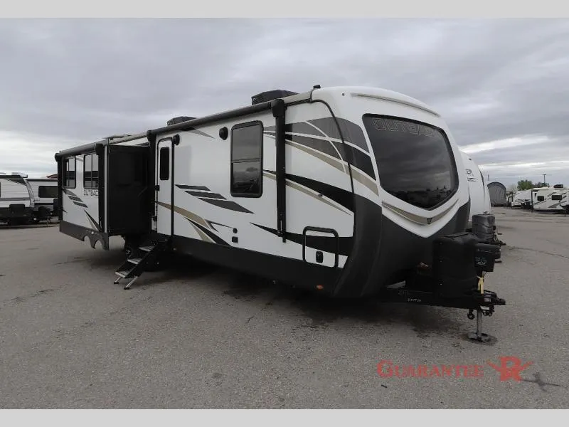 2023 Keystone Outback 328RL - Photo 2