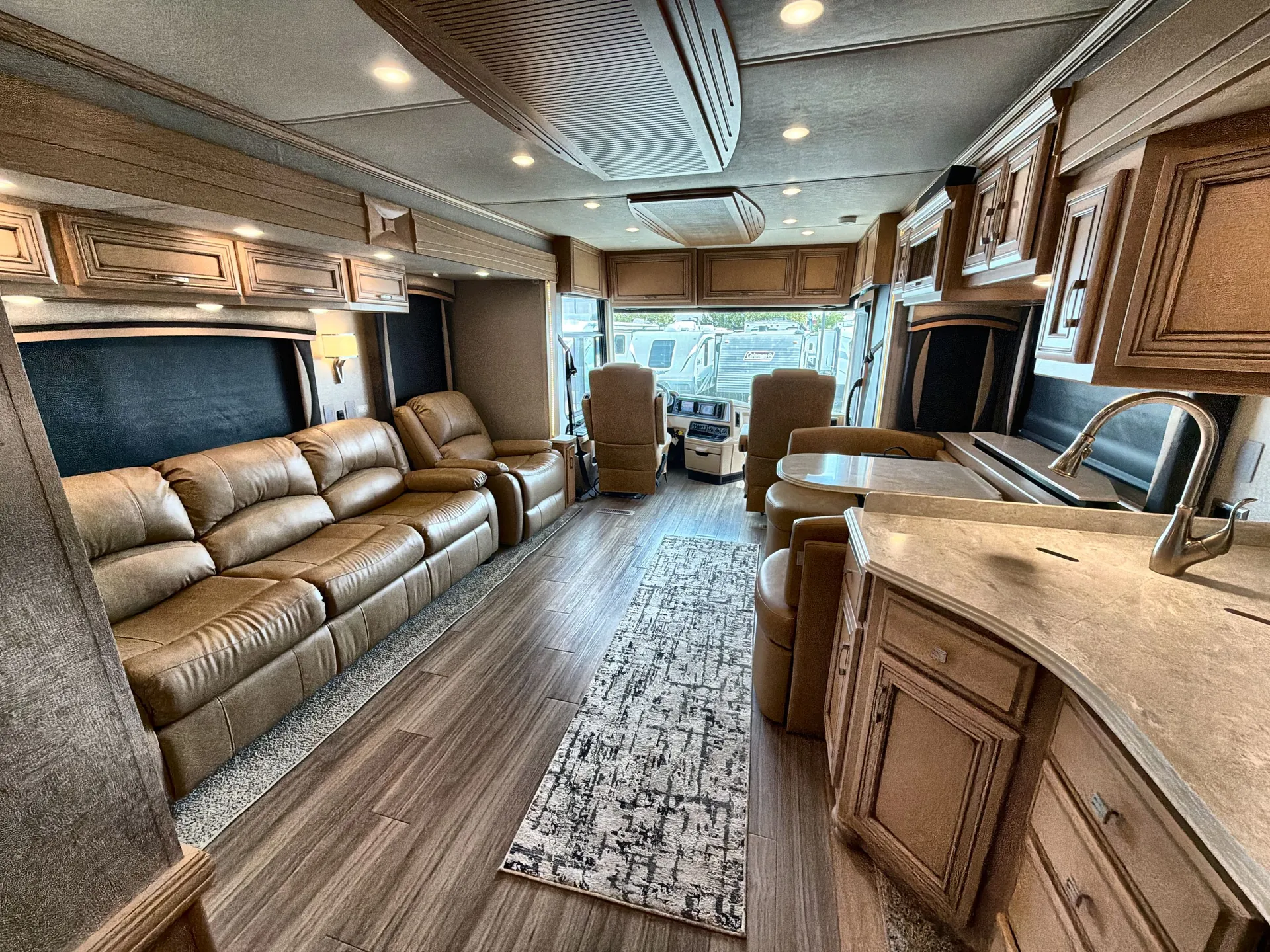 2019 Newmar Ventana 3412 — living area main