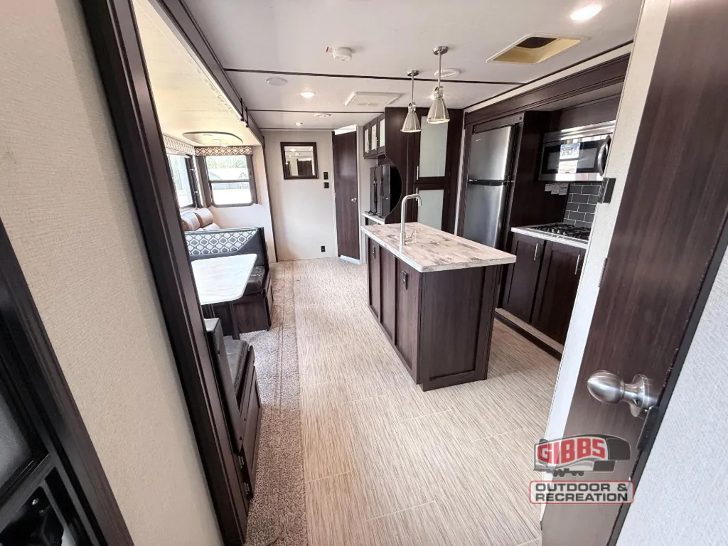2020 Prime Time LaCrosse 3380IB, Photos photo 17