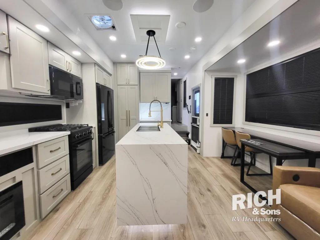 2026 Brinkley Model G 4100, Photos photo 15