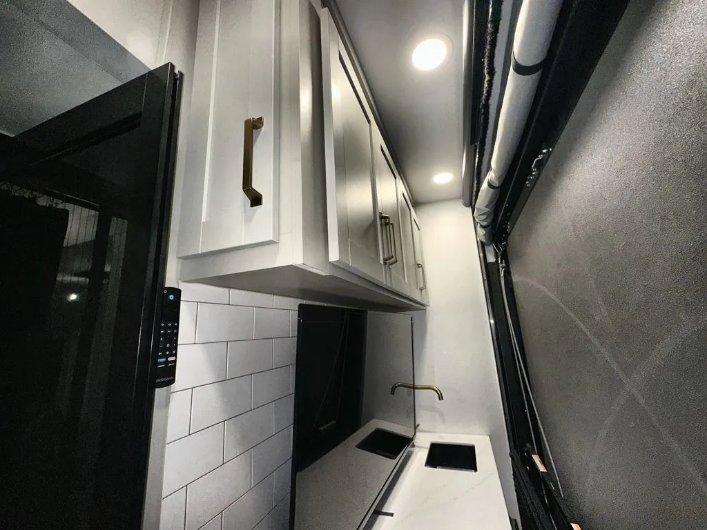 2025 Brinkley Model Z 3400, Photos photo 17